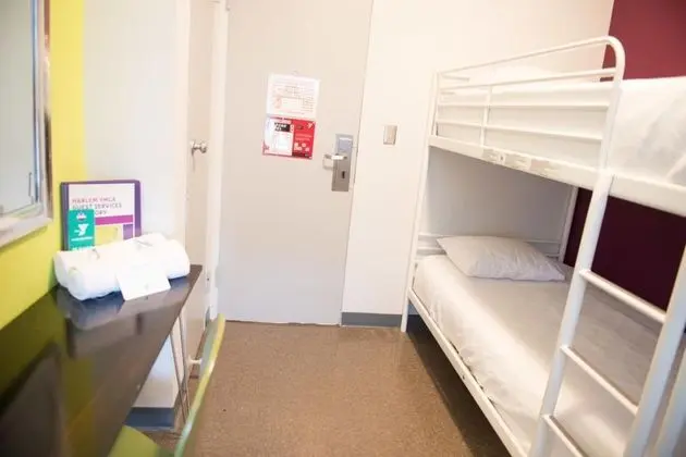 Çift ​​kişilik Bunk Bed With Shared Bathroom