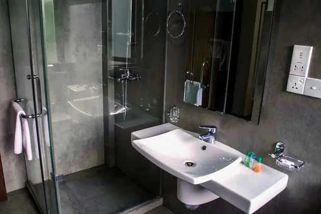 Deluxe Tek Büyük veya İki Ayrı Yataklı Oda, Balkon