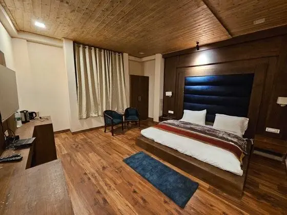 Premium Tek Büyük Yataklı Oda