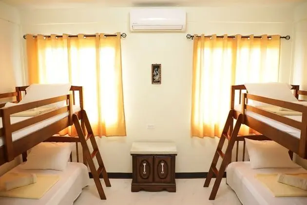 Premier Quad Room: 2-4 People