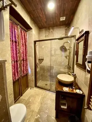 Queen Suite, Şehir veya Dağ Manzaralı, Şömineli ve Balkonlu
