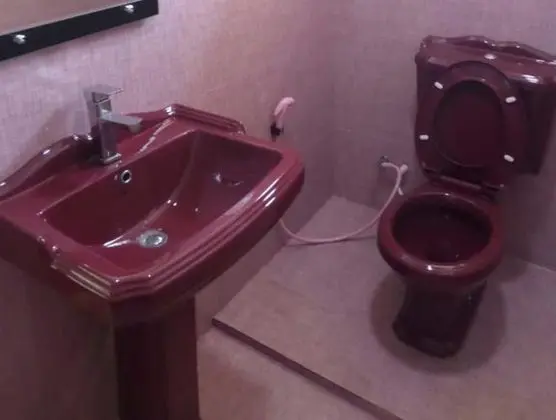 Tek Büyük Yataklı Oda, Ortak Banyo