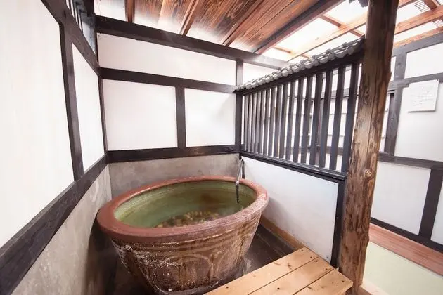 Traditional Oda (Partially Open Air Bath - 4 Futons)