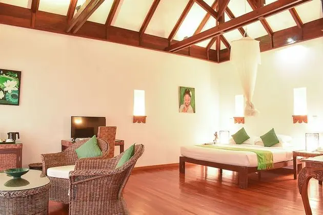 Deluxe Tek Büyük Yataklı Oda, 1 Çift Kişilik Yatak, Balkon, Kısmi Deniz Manzarası