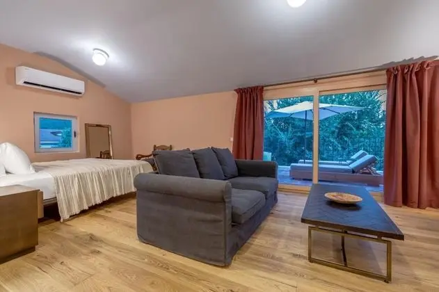 Özel Havuzlu Balayı Odası, Bahçe Manzaralı, Balkonlu
