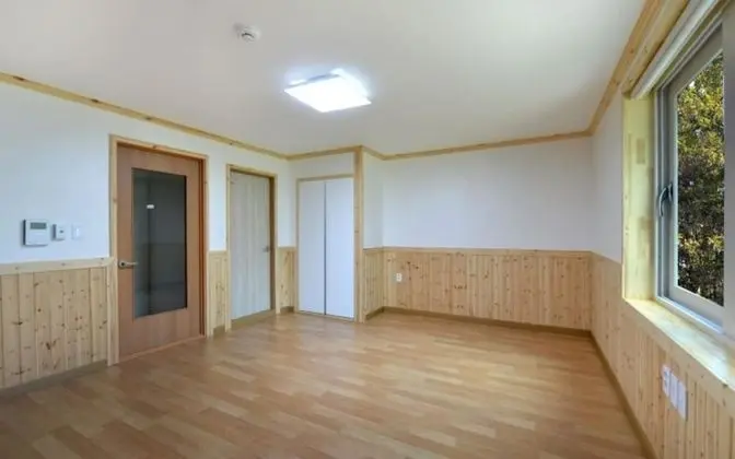 Oda (Room 104 white)