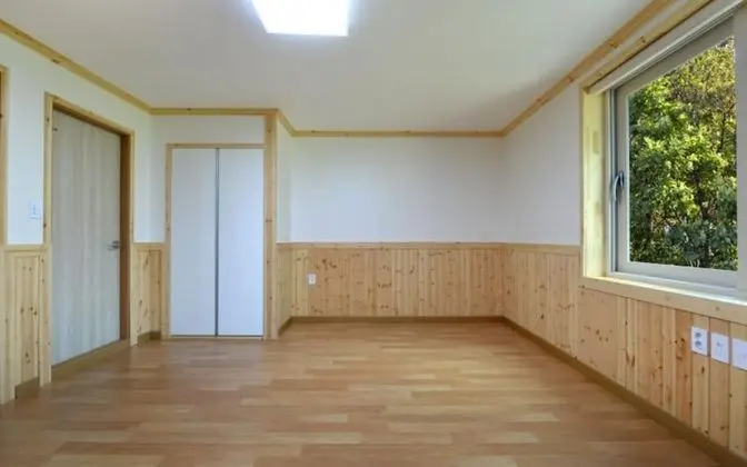 Oda (Room 104 white)