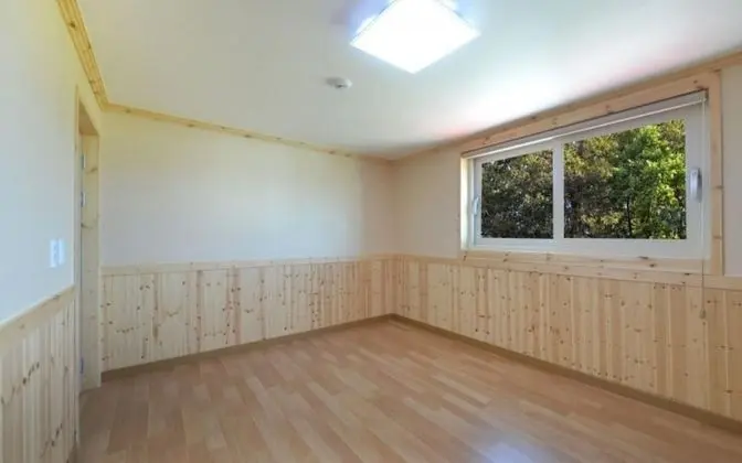 Oda (Room 104 white)