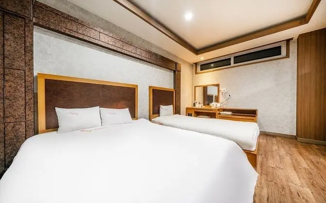 Oda (Twin Bed (Double + Single))
