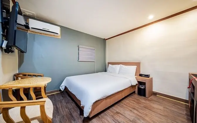 Oda (Stadnard room (PUBG Overwatch/Netflix)