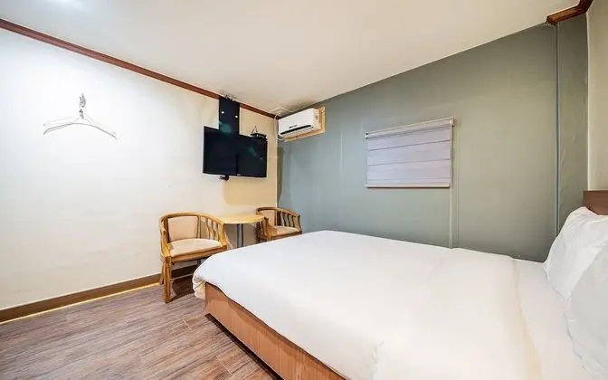 Oda (Stadnard room (PUBG Overwatch/Netflix)