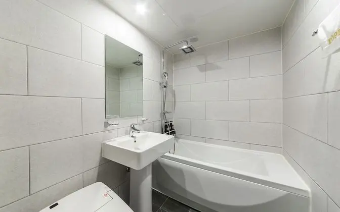 Oda (Deluxe (Netflix + Disney available))