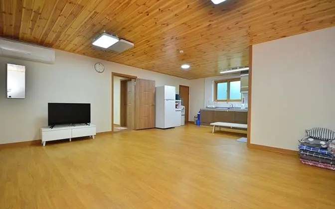 Oda (Room 202 Wild Chrysanthemum (Individu)