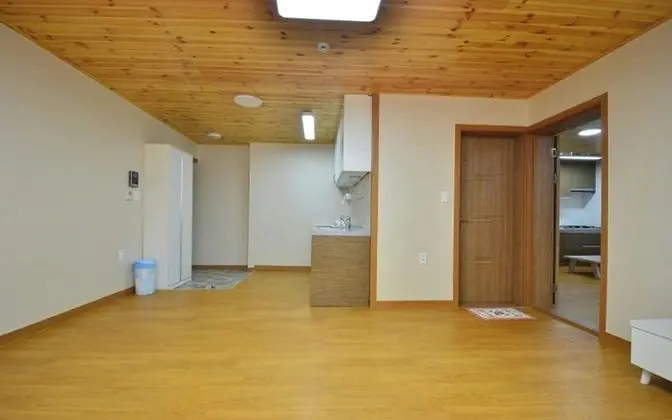 Oda (Room 202 Wild Chrysanthemum (Individu)