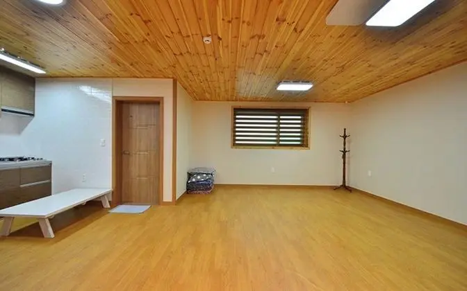 Oda (Room 202 Wild Chrysanthemum (Individu)