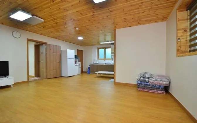 Oda (Room 202 Wild Chrysanthemum (Individu)