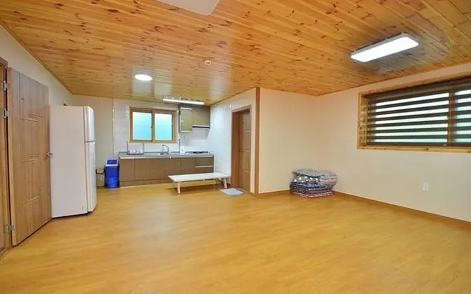 Oda (Room 202 Wild Chrysanthemum (Individu)