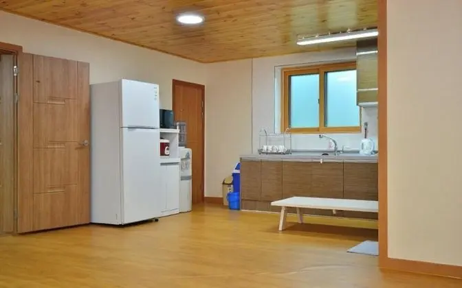 Oda (Room 202 Wild Chrysanthemum (Individu)