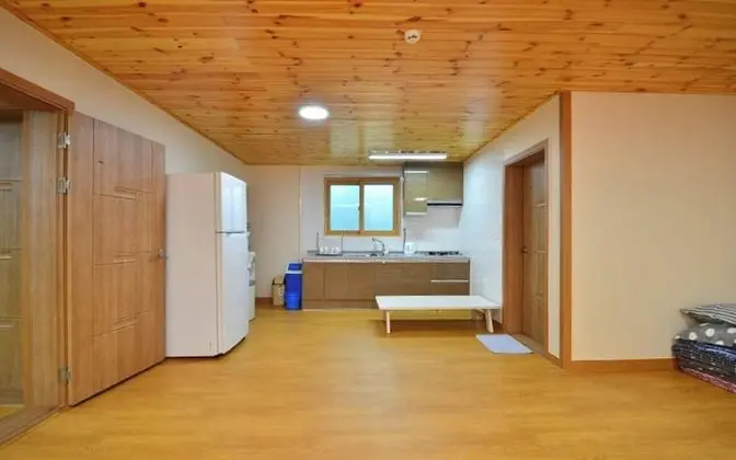 Oda (Room 202 Wild Chrysanthemum (Individu)