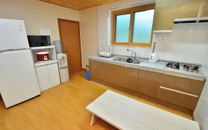 Oda (Room 202 Wild Chrysanthemum (Individu)