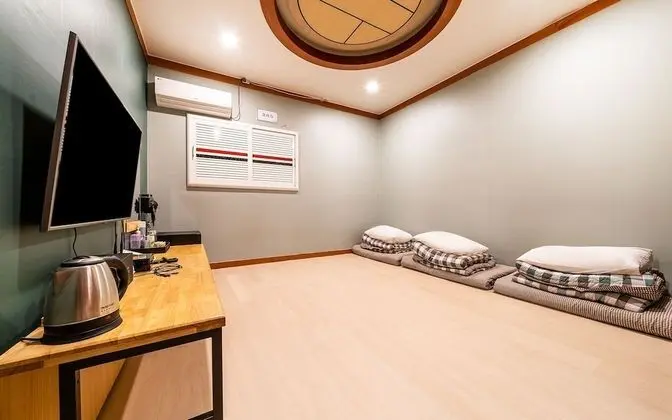 Oda (Korean-style Ondol Room)