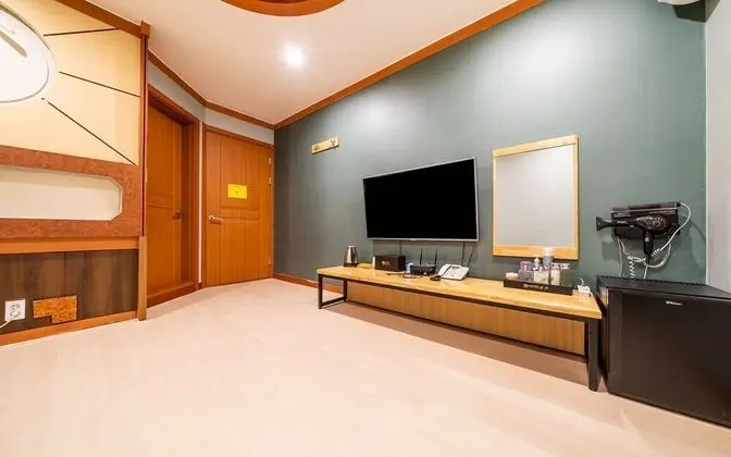 Oda (Korean-style Ondol Room)