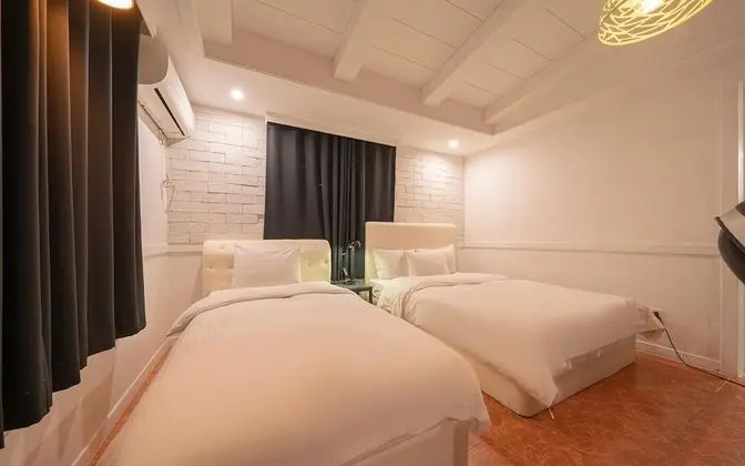 Oda (Special room - Twin bed massage chair)