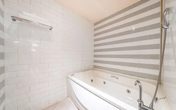 Oda (Semi-Special Room (Bathtub Netflix Av)