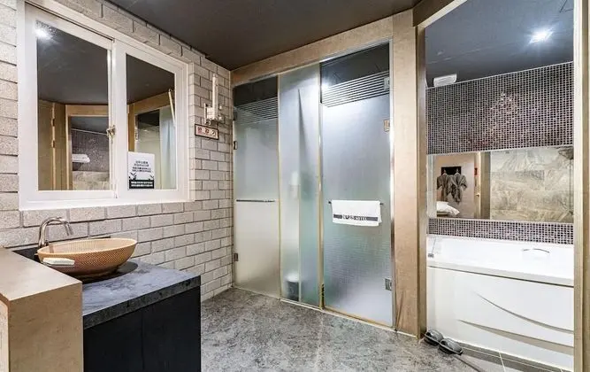 Oda (Special Room (Bathtub Netflix Availab)