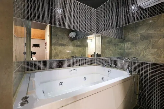 Oda (Special Room (Bathtub Netflix Availab)