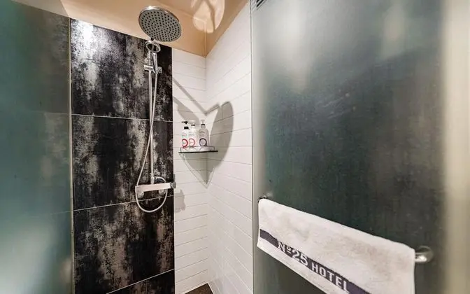 Oda (Standard Room (Bathtub Netflix Availa)
