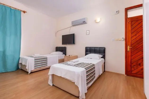 Aile Odası, Bahçe Manzaralı
