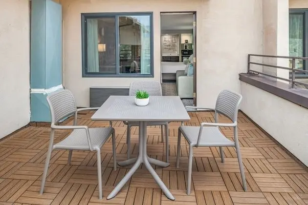 Süit, 1 En Büyük (King) Boy Yatak ve Çekyat, Balkon