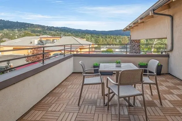 Süit, 1 En Büyük (King) Boy Yatak ve Çekyat, Balkon