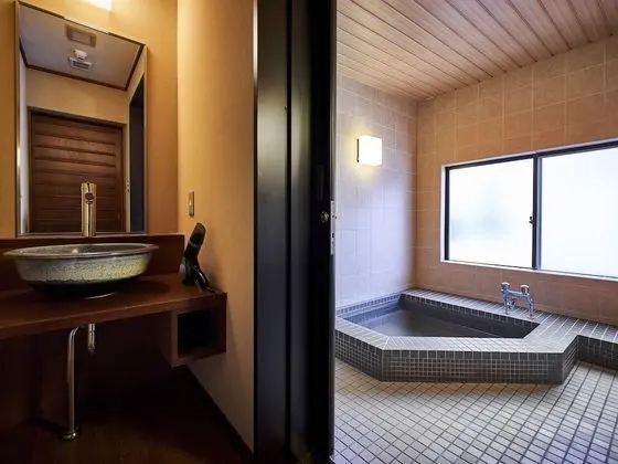 Triple Room Family Bath