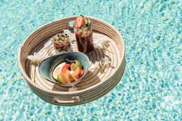 Premium Aqua View Swim-up