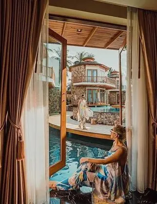 Pool Access Room