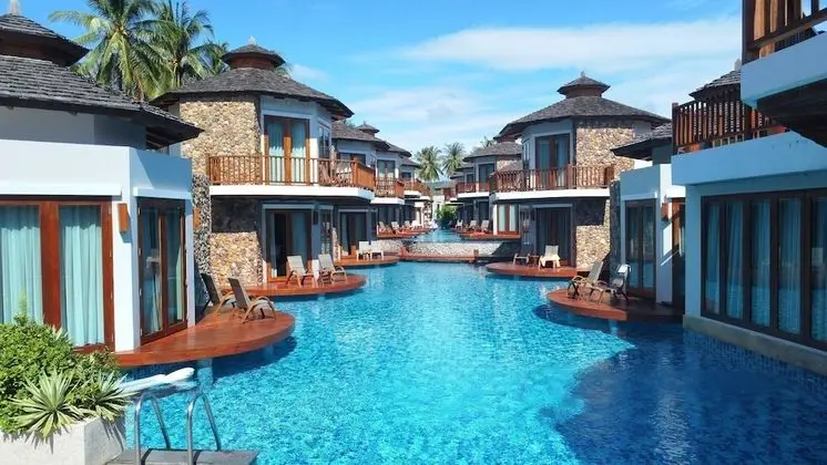 Pool Access Room