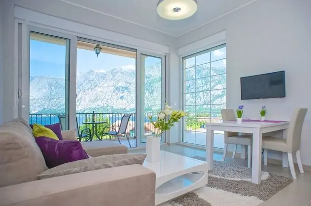 Luxury Apart Daire, Koy Manzaralı