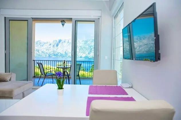 Luxury Apart Daire, Koy Manzaralı
