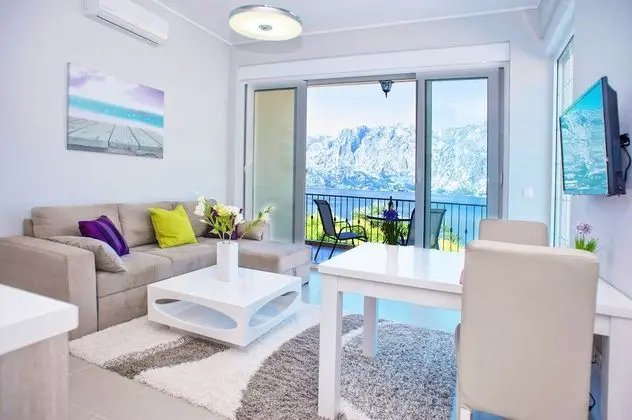 Luxury Apart Daire, Koy Manzaralı
