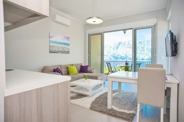 Luxury Apart Daire, Koy Manzaralı