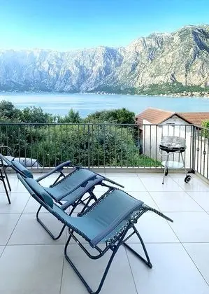 Luxury Apart Daire, Koy Manzaralı