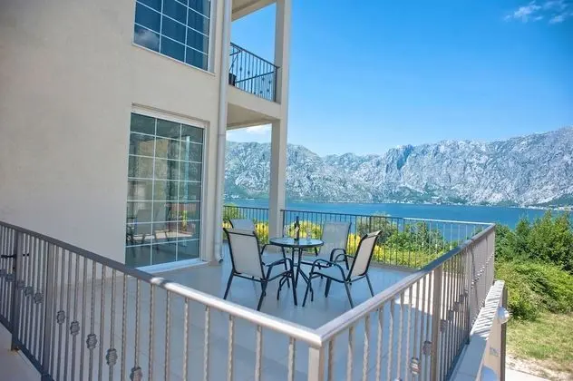 Luxury Apart Daire, Koy Manzaralı