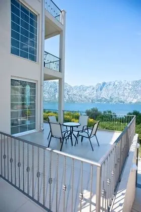 Luxury Apart Daire, Koy Manzaralı
