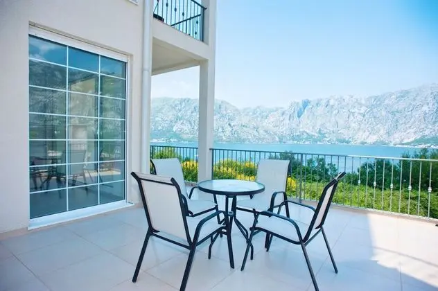 Luxury Apart Daire, Koy Manzaralı