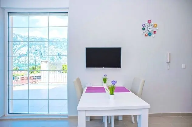 Luxury Apart Daire, Koy Manzaralı
