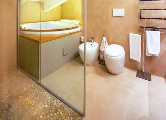 Junior Süit, Kısmi Deniz Manzaralı (and Jacuzzi)