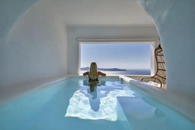 Honeymoon Süit (with indoor heated jetted tub)