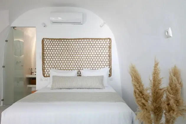 Honeymoon Süit (with indoor heated jetted tub)